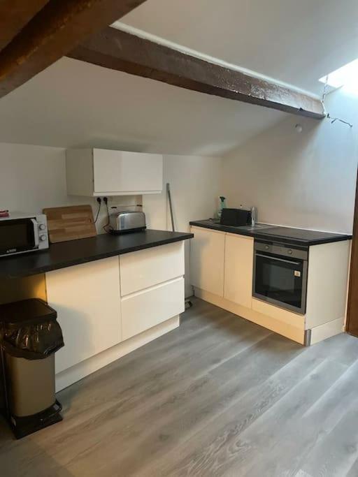 Détente - Appartement et poutres apparentes Béziers Esterno foto