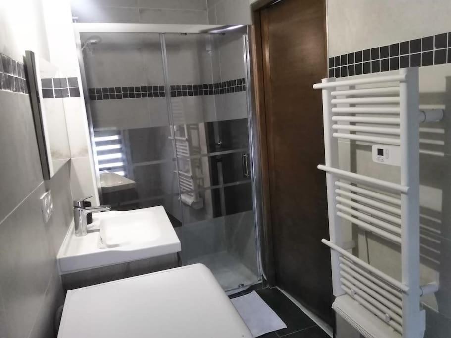 Détente - Appartement et poutres apparentes Béziers Esterno foto