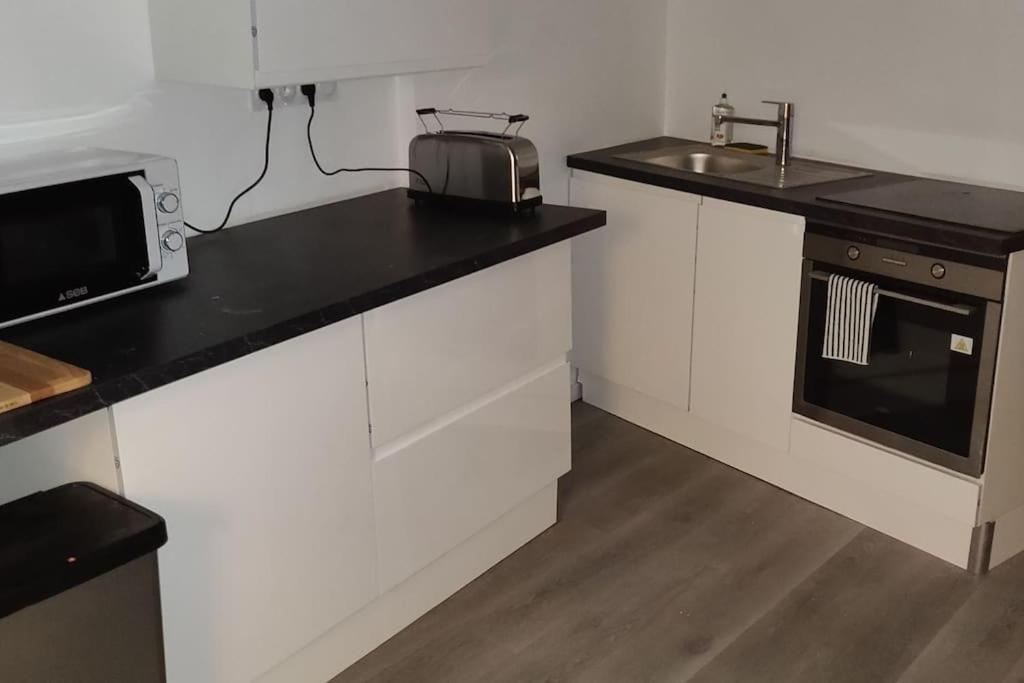 Détente - Appartement et poutres apparentes Béziers Esterno foto